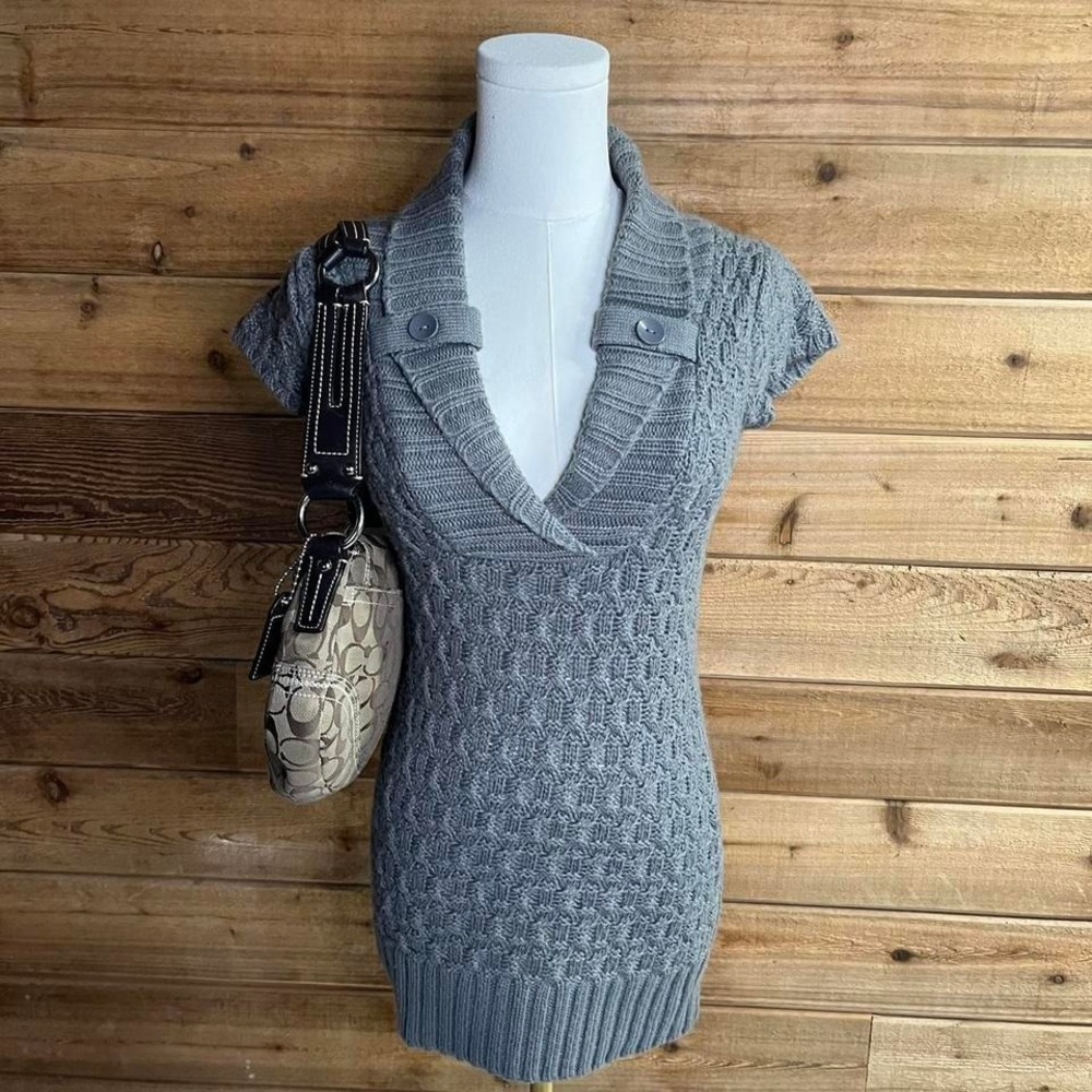 Y2K grey cable knit sweater vest with button front and pockets